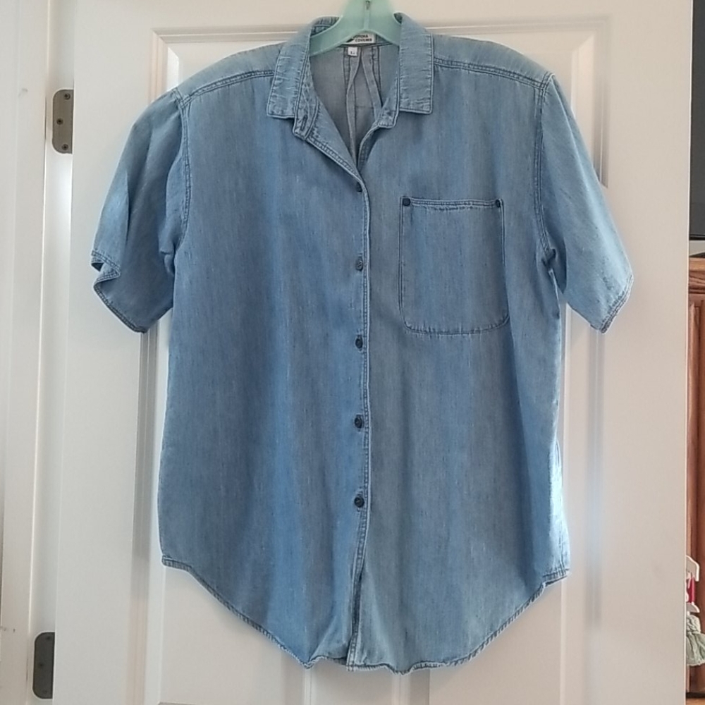 Short sleeve jean button down